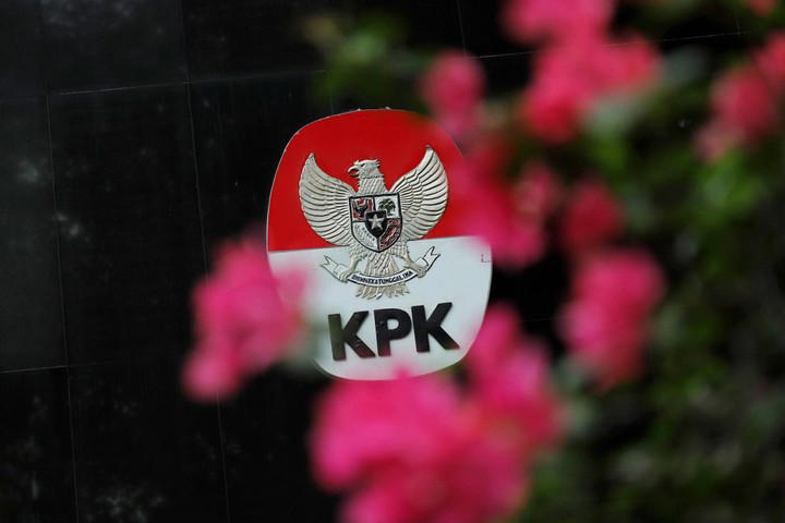 KPK Amankan Bupati Kuansing dan 9 Orang dalam OTT Dugaan Jual Beli Jabatan