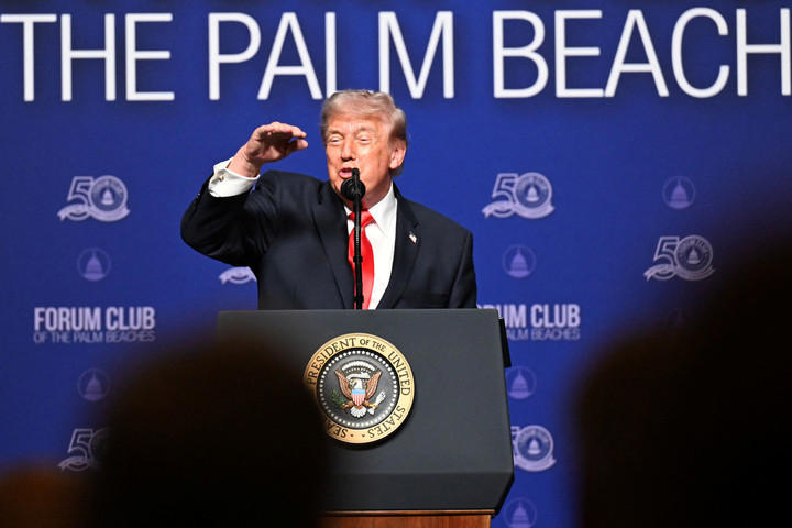 Trump Ingin Kapal yang Lewati Selat Hormuz Bayar Kompensasi 20 Persen